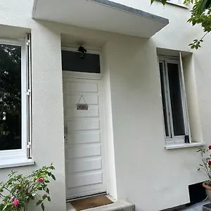  Appartement Rez De Chaussee Avec Jardin A Metro